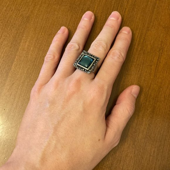 Artisanal ring with a blue stone - Picture 3 of 4